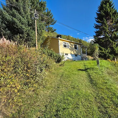 Sjarmerende 50-tallshus Med Utsikt Og Ro 度假居 Olderdalen