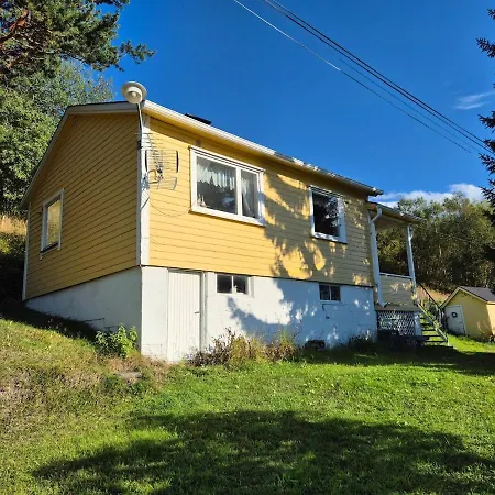 度假居 Sjarmerende 50-tallshus Med Utsikt Og Ro *