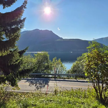 Hébergement de vacances Sjarmerende 50-tallshus Med Utsikt Og Ro *