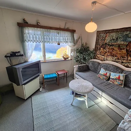 Sjarmerende 50-tallshus Med Utsikt Og Ro 度假居