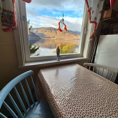 Sjarmerende 50-tallshus Med Utsikt Og Ro 度假居 *