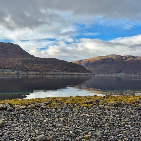 度假居 Sjarmerende 50-tallshus Med Utsikt Og Ro *