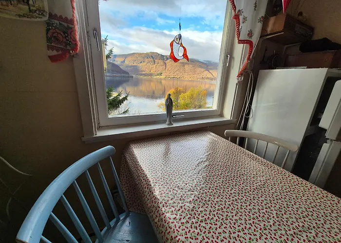 Sjarmerende 50-tallshus Med Utsikt Og Ro בית נופש *